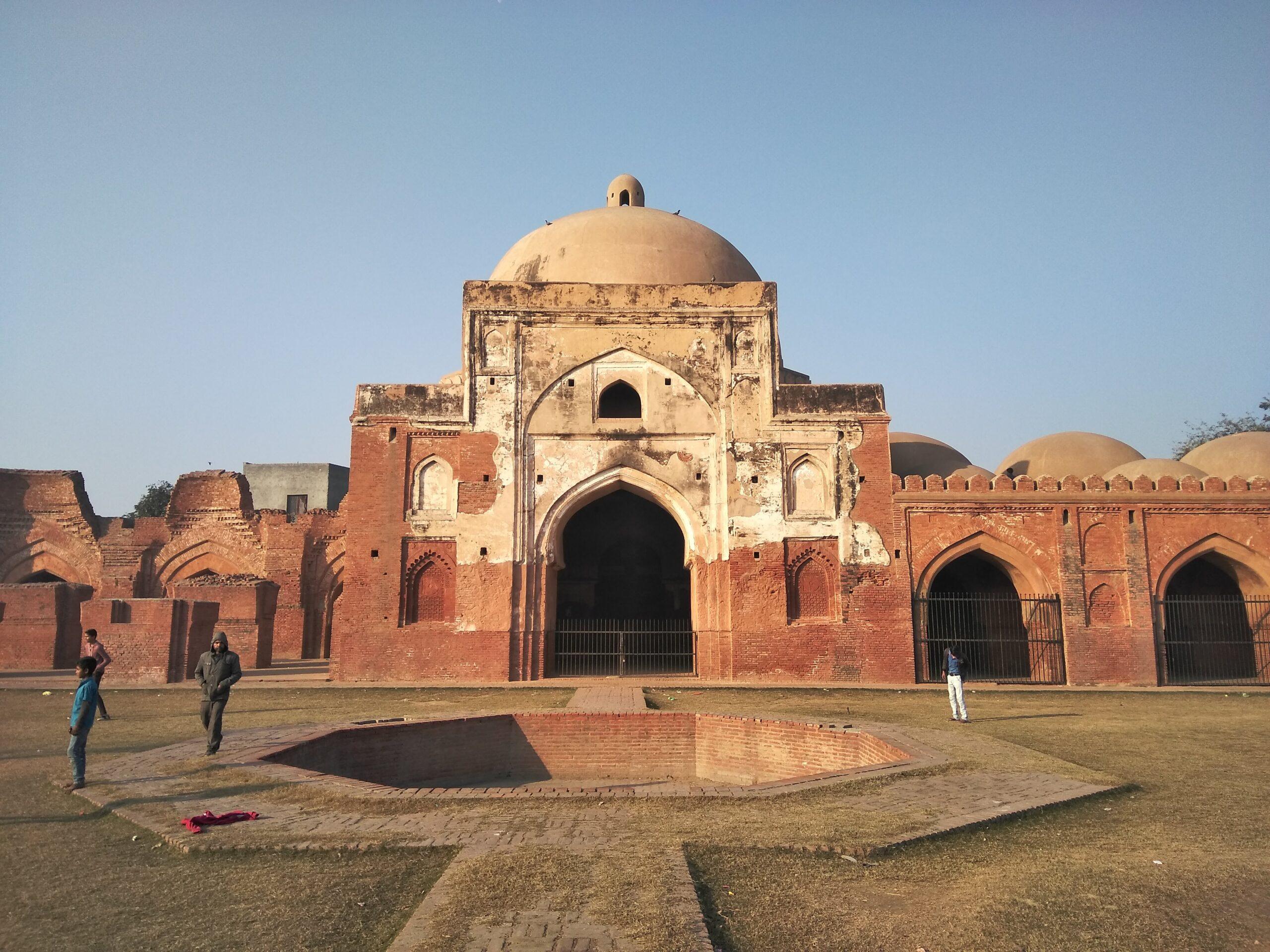 https://upload.wikimedia.org/wikipedia/commons/8/89/Babari_Maszid_at_Panipat.jpg