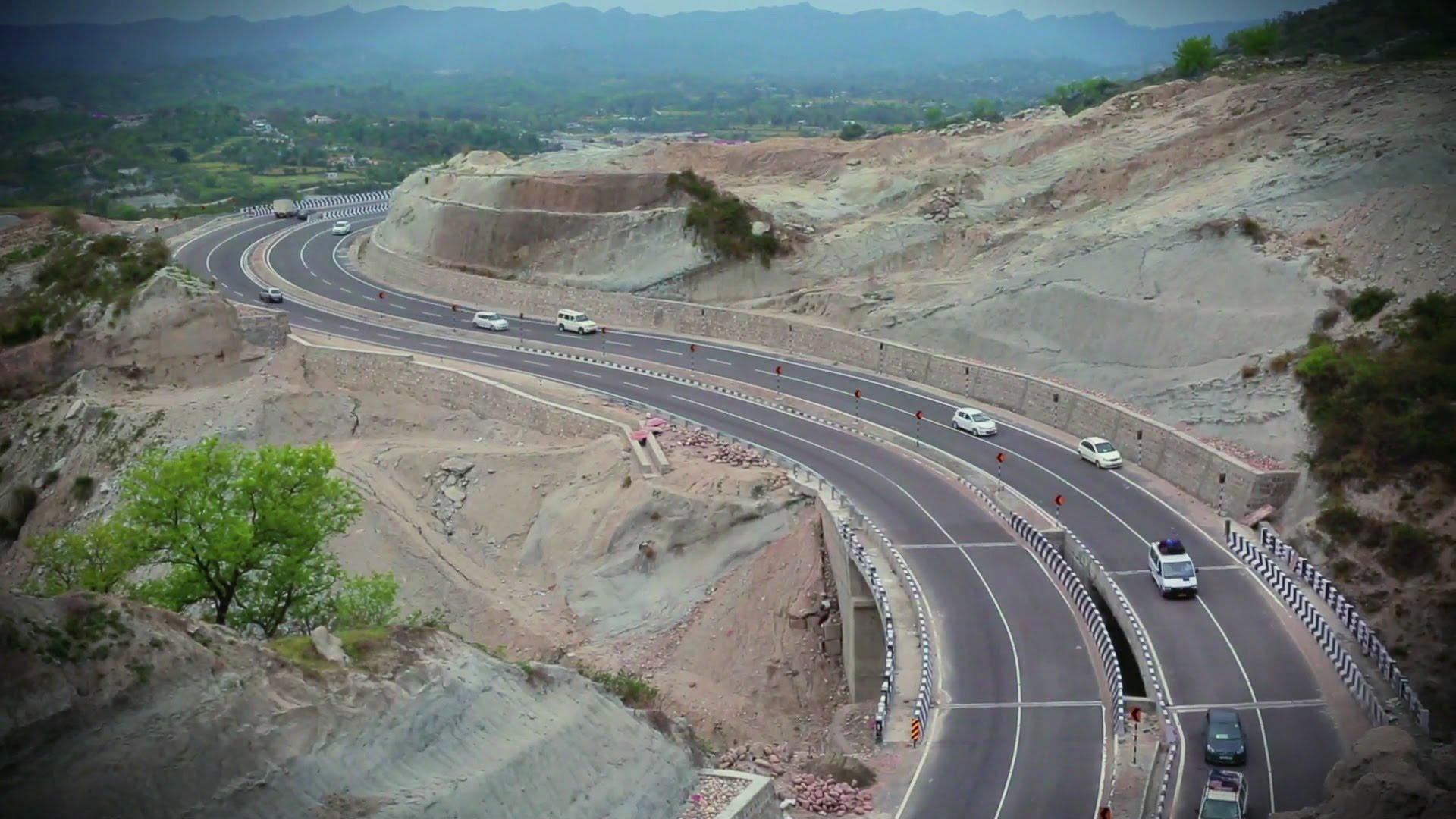 https://upload.wikimedia.org/wikipedia/commons/0/0a/Jammu_Srinagar_Highway.jpg